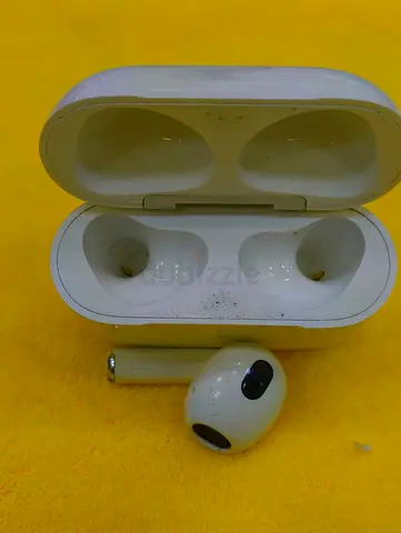airpod 3rd generation original earbuds with charging case (1 earbud missing/damaged)