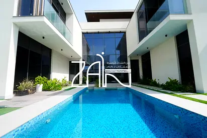 SINGLE ROW CORNER | HUGE PLOT | PROMINENT DESIGN