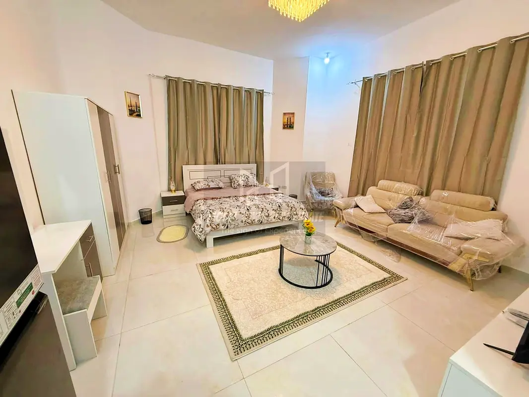 Lavish Fully Furnished Studio Apartment-Prime Location-Ready To Move / 4000 | Free Parking in Khali