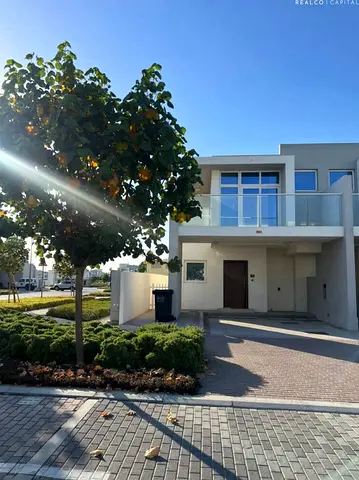 End Corner L shape 3 bedroom For Rent