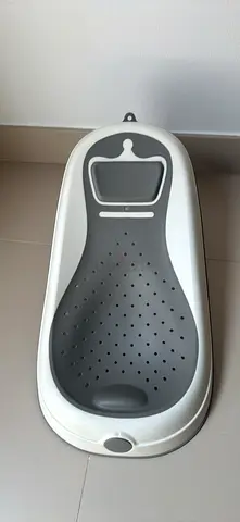 Baby Bath Seat (Almost New)