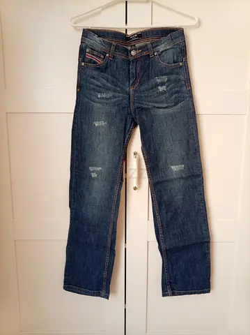Boy's blue distressed straight-fit jeans, size M
