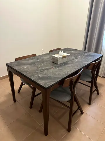 Dinning table with 4 chairs for sale