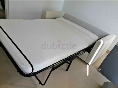 Sofa bed / pull-out guest bed in good condition
