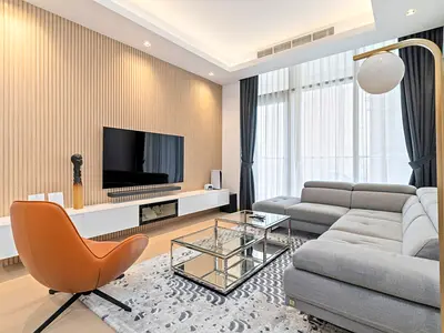 Elegant Apartment Amidst Vibrant Area With Balcony