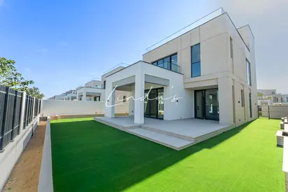 Single Row I Landscaped I Near the Pool and Gym