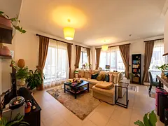 Unfurnished | Vacant | Mid floor