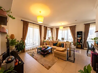 Unfurnished | Vacant | Mid floor