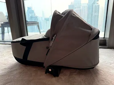 Babyzen Yoyo Bassinet / Carrycot - Light Beige, Good Condition