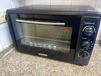 Black countertop electric oven/toaster in good working condition