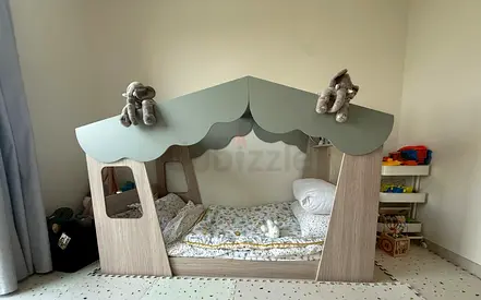 House-style toddler floor bed with canopy - light wood, green roof
