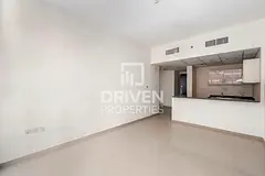 Bright Apt | Multiple Cheques Option | Mid Floor
