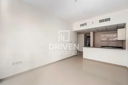 Bright Apt | Multiple Cheques Option | Mid Floor