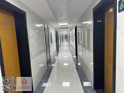 فرصة مميزة لأصحاب الشركات والمستثمرين! مكتب جديد وأول ساكن متوفر للإيجار السنوي في موقع حيوي بمنطقة الجرف الصناعية 1 في عجمان، يتميز بموقع استراتيجي ق