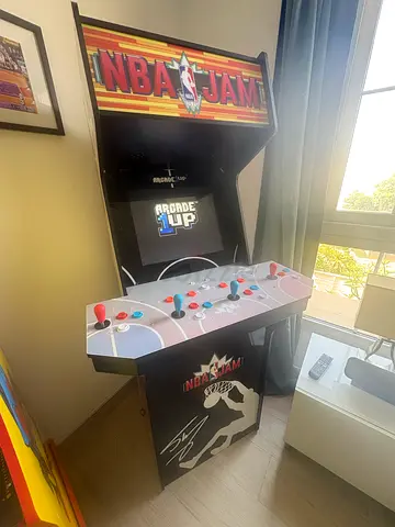 Arcade 1Up NBA JAM: SHAQ Edition 4-Player Arcade Machine