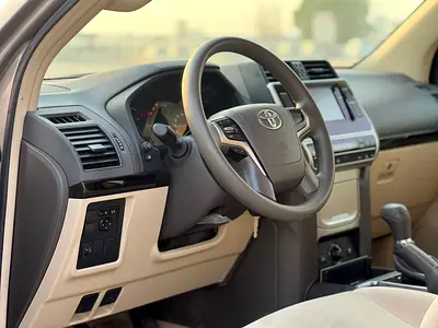 2022 Toyota PRADO photo 14