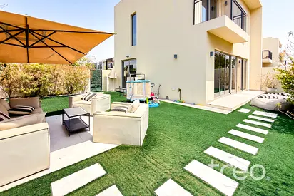 Large Corner Plot | Quiet Internal Road