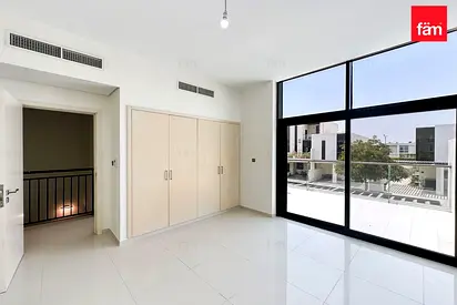 Large 3 Bedroom | Closed Kitchen | B2B Unit