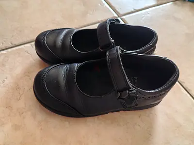 Pablosky full Leather kids girls school shoes Size 28 in amazing condition Neat and clean Like new