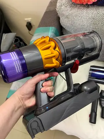 v12 dyson Handheld Cordless Vacuum Cleaner (like Dyson) - Good -Condition motor prob