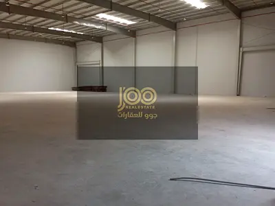 مستودع للايحار 13000 قدم في ام القيوين