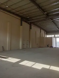 Commercial Warehouses for Rent in Umm Al Thuoob | 4,700 Sq. Ft. | 28 kW Power