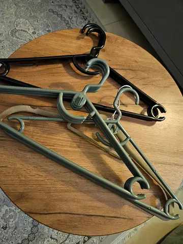 Set of 6 Plastic Clothes Hangers - Good Condition