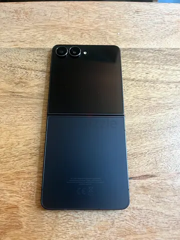 Samsung Galaxy Z fold7 phone with case - excellent condition, only bought a few months ago, warranty