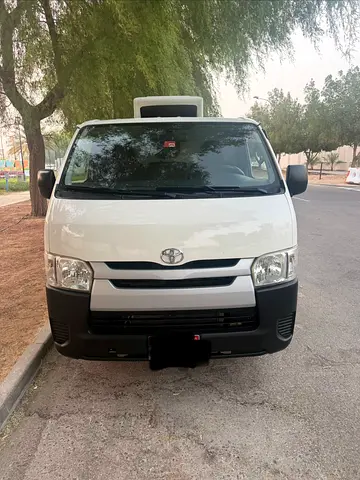 2015 Toyota HIACE — фото 3