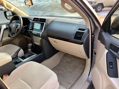 2022 Toyota PRADO photo 9