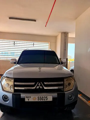 Lady Driven -2Door Mitsubishi Pajero