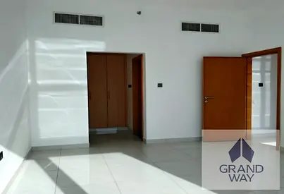 Spacious 2BR | Prime Jumeirah First Location
