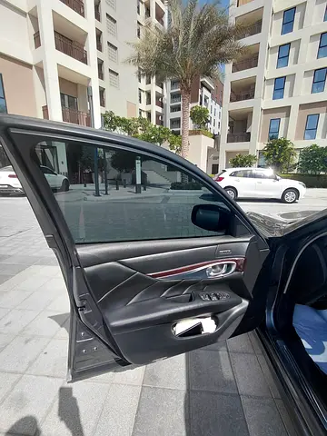 2018 Infiniti Q70 照片 9