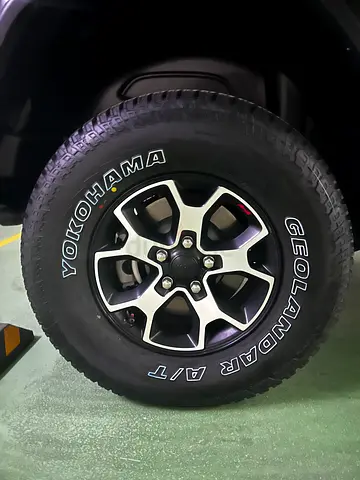 Jeep 4 Yokohama Geolandar A/T 285/70R17 (2026) tires + 5 Original Rims
