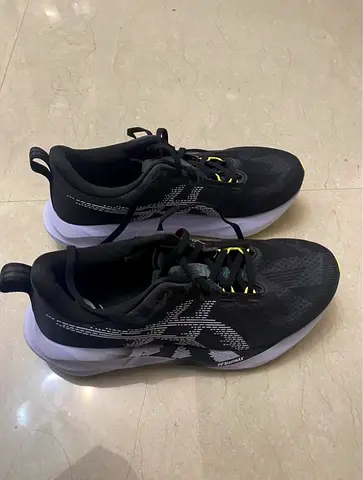 ASICS NOVABLAST 5 RUNNING SHOES