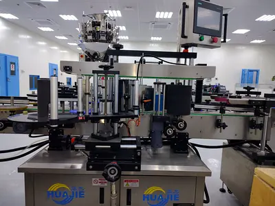Flat and round labelling machine