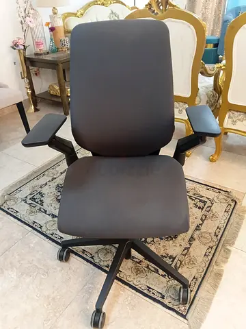 Selling For Steelcase Gesture Office Chair with Arm Pads And Casters