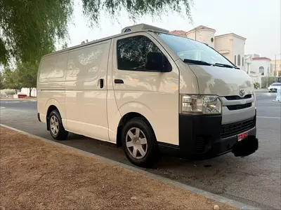 2015 Toyota HIACE — фото 2