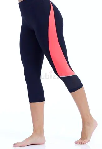 Women's Black Capri Leggings with Coral Side Panel - Size m
