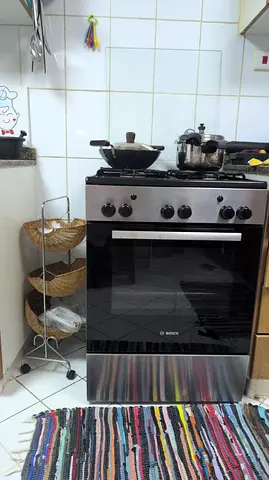 Bosch freestanding gas cooker with oven - good working condition
