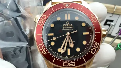 Omega Seamaster Professional Diver 300M - Burgundy Bezel, Full Working Condition