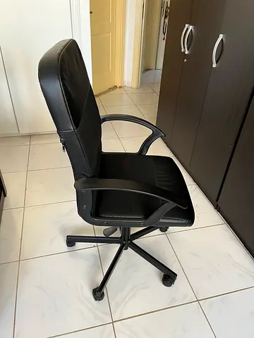 Black Leather Swivel Office Chair