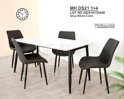 Brand new Top Marble dinning Table with 4 Chairs Available