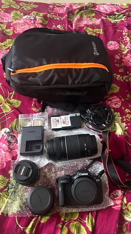 Canon EOS R100D mirrorless