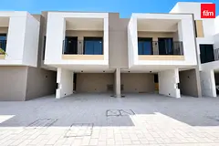 Exclusive | Walking to Pool | Vacant & Ready