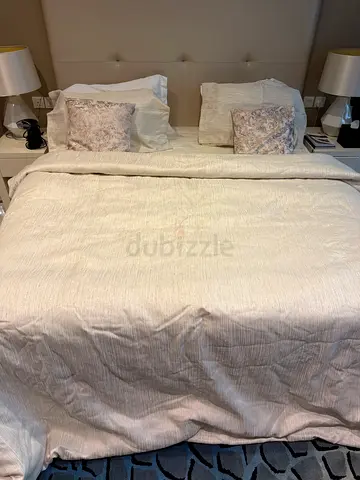 Beige Neutral Duvet Cover Set with Decorative Cushions - Like New