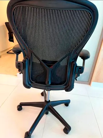 Herman Miller Aeron Office Chair - Adjustable Lumbar Support, Good Condition Excellent condition