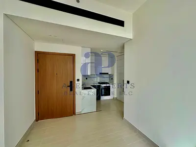 Modern 1BR Apartment | High Floor with Balcony