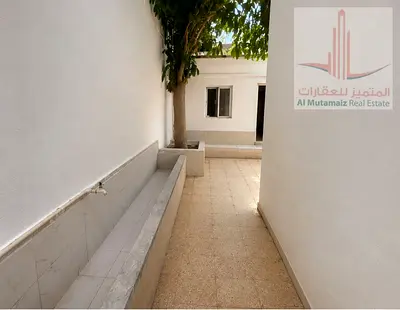 فرصة مميزة للبيع بيت عربي في منطقة الراشدية 3 بعجمان، يتمتع بموقع ممتاز وقريب من جميع الخدمات والمرافق الأساسية، ويعتبر خيارًا مناسبًا للعائلات الباح