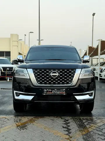 نيسان باترول بلاتينيوم V6 لون أسود موديل 2022